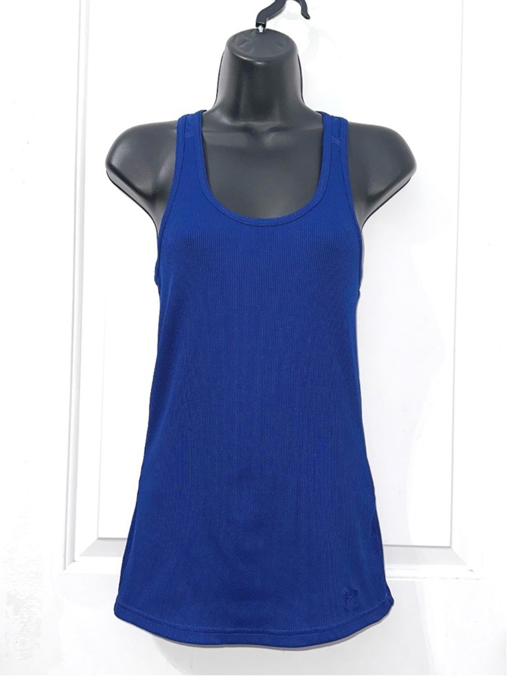 Under Armour Women’s Tank in a royal blue color, size small